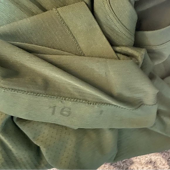 Lululemon Smoked Spruce Swiftly Tech Long Sleeve 2.0 *Race Length - Picture 5 of 6